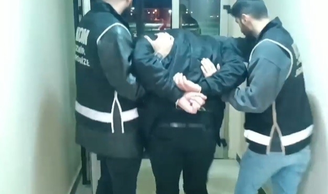 İzmir&#039;de &#039;Maydonoz Döner&#039;e FETÖ operasyonu: 50 gözaltı