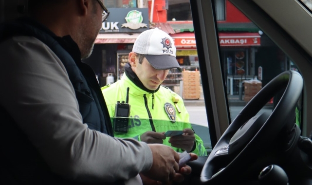 İzmir'de okul servislerine sıkı denetim: 38'i trafikten men edildi