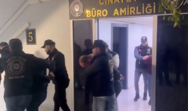 İzmir'de pazar yerinde çıkan silahlı kavgada 3 kişi tutuklandı