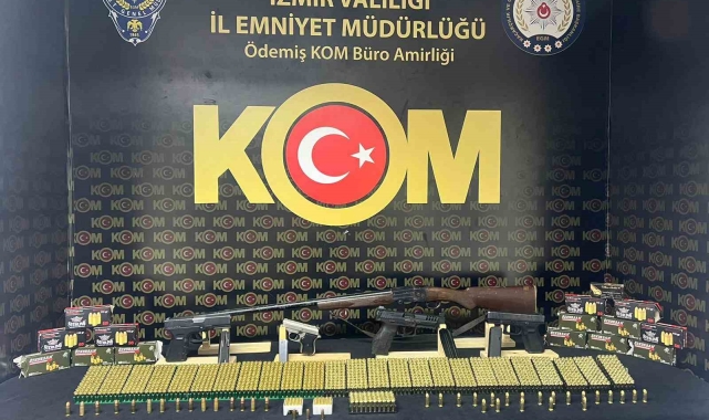 İzmir'de ruhsatsız silah operasyonu: 3 gözaltı
