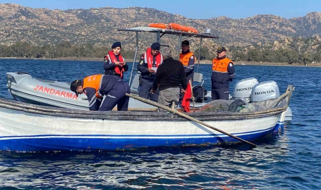 Jandarma ekipleri Bafa Gölü'nde denetimlerine devam ediyor