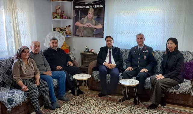Jandarma ekipleri şehit ailelerini yalnız bırakmıyor