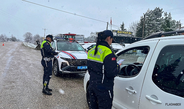Jandarma ekiplerinden kış trafiği denetimi