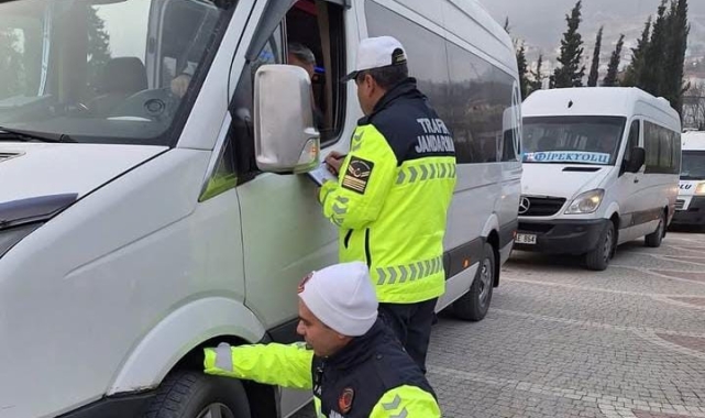 Jandarma okulların çevresinde adeta kuş uçurtmuyor
