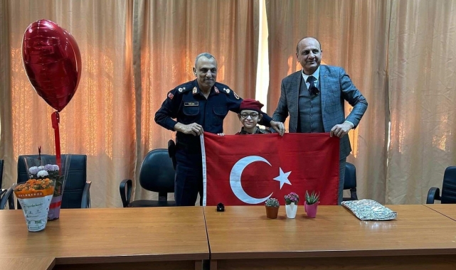 Jandarma özel öğrencinin doğum günü hayalini gerçekleştirdi