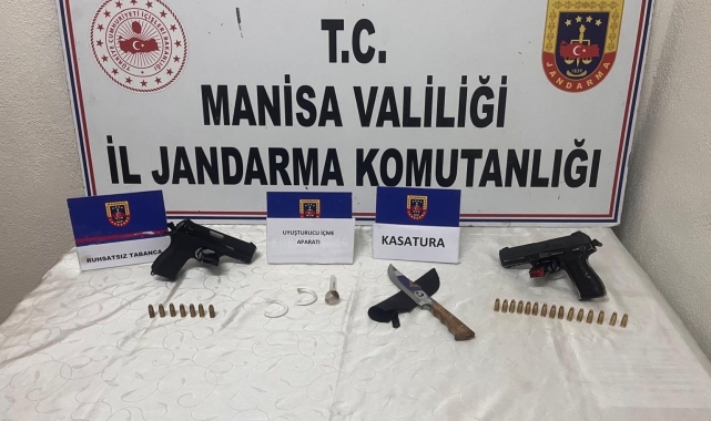 Jandarmanın asayiş uygulamasında ruhsatsız tabancalar ele geçirildi