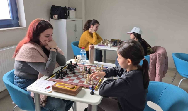 Kadınlar turnuvası çocukların rekabetine sahne oldu