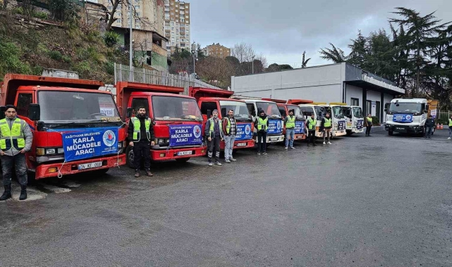 Kağıthane Belediyesi karla mücadele için tam kadro sahada
