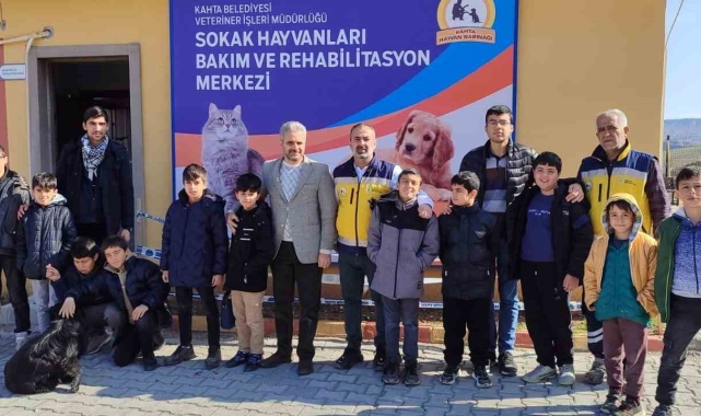 Kahta Belediyesi Hayvan Bakım ve Rehabilitasyon Merkezi'ne Öğrencilerden Anlamlı Ziyaret