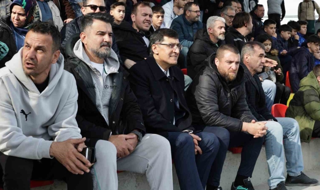 Kahveci'den U-17 takımına tribünden destek