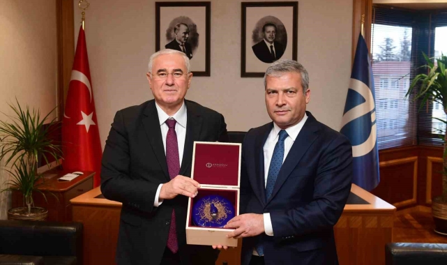 Kamu Başdenetçisi Akarca, Rektör Adıgüzel'i ziyaret etti