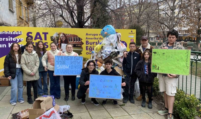 Kar yağmayınca atıklardan 'Çöp Adam' yaptılar