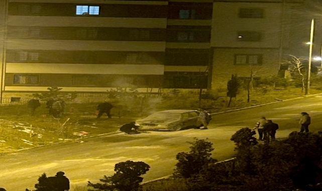 Karabük'te park halindeki otomobil yandı
