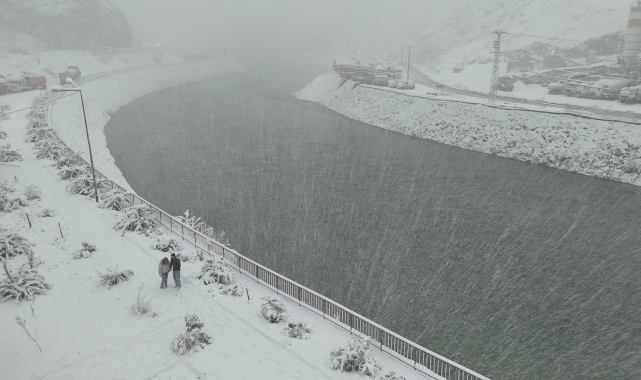 Karadeniz&#039;de kar nedeniyle 1180 yerleşim yerinin yolu ulaşıma kapandı