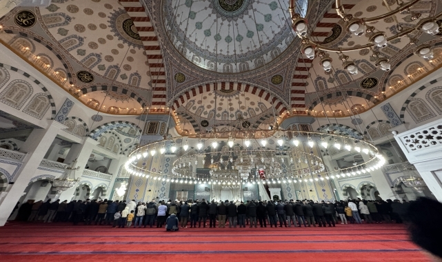 Karadeniz&#039;de ramazanın ilk teravih namazı kılındı