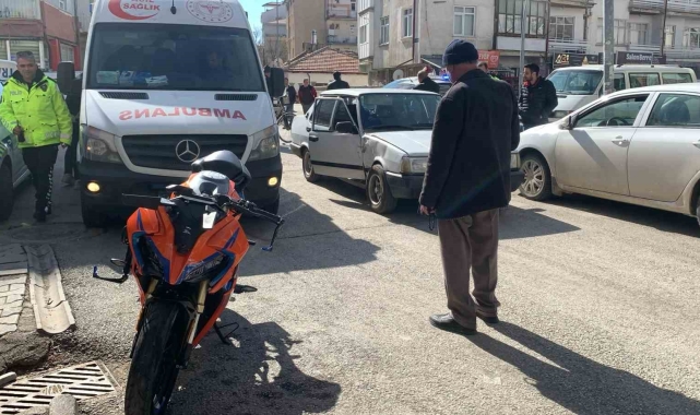 Karaman'da Fiat Tofaş otomobille çarpışan motosikletli yaralandı