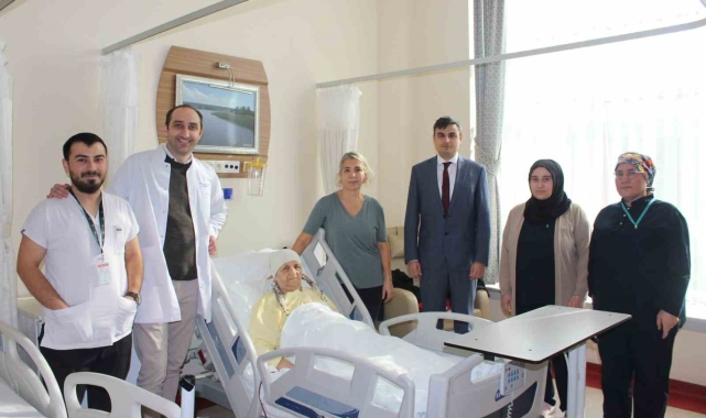 Karasu'da bir ilk: 81 yaşındaki meme kanseri kadın, cerrahi operasyonla sağlığına kavuştu