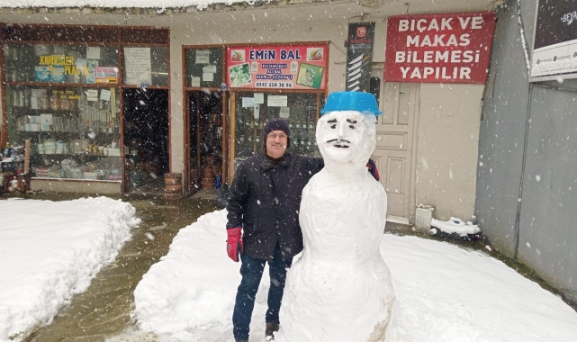 Karın tadını müşteri bulamayan esnaf çıkardı