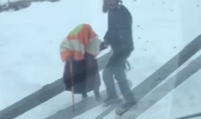 Kars'ta hasta kadın, sağlık ve özel idare ekiplerince kurtarıldı
