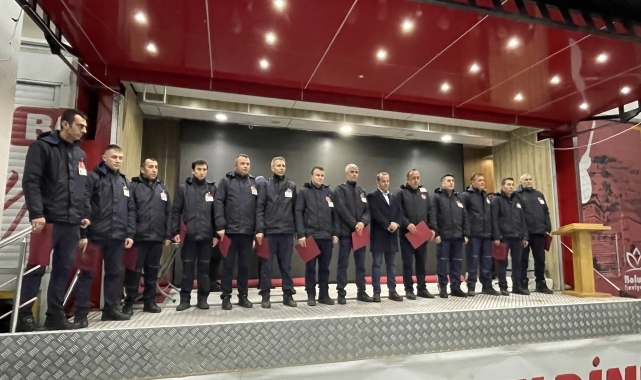 Kartalkaya'daki otel yangınına müdahale eden itfaiyecilere hizmet şeref belgesi verildi