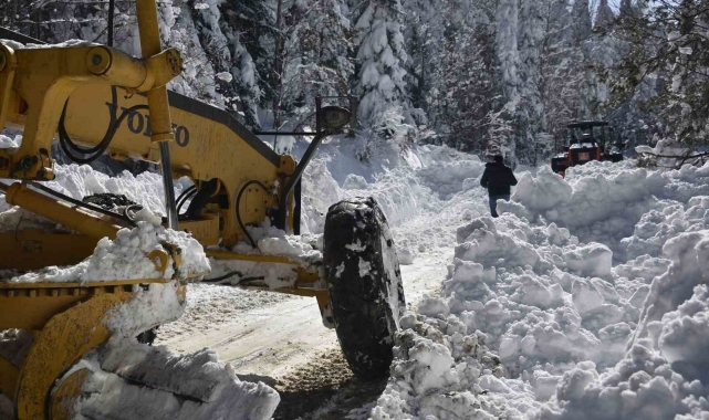Kastamonu'da 303 köy yolu kar yağışı sebebiyle ulaşıma kapandı