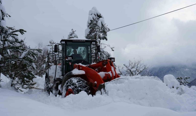 Kastamonu'da 740 köye ulaşımı kar yağışı nedeniyle kapandı