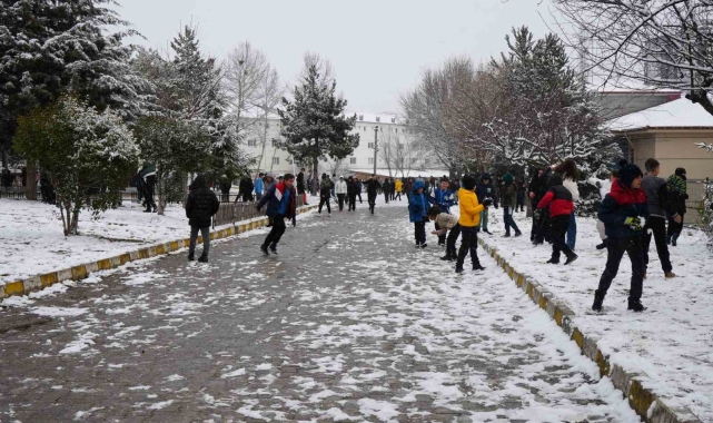 Kastamonu'da çocukların kar sevinci
