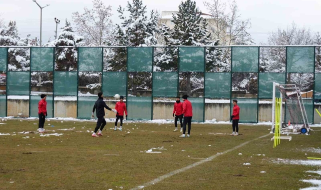 Kastamonuspor'da takımın başına geçen Ergin Keleş ilk antrenmanına çıktı