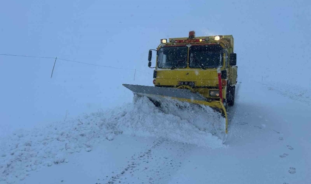 Kayseri'de kapanan 61 yol ulaşıma açıldı