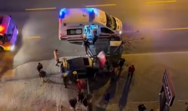 Kaza anları kamerada: Biri sollamak isterken kaza yaptı, diğeri yayaya çarptı