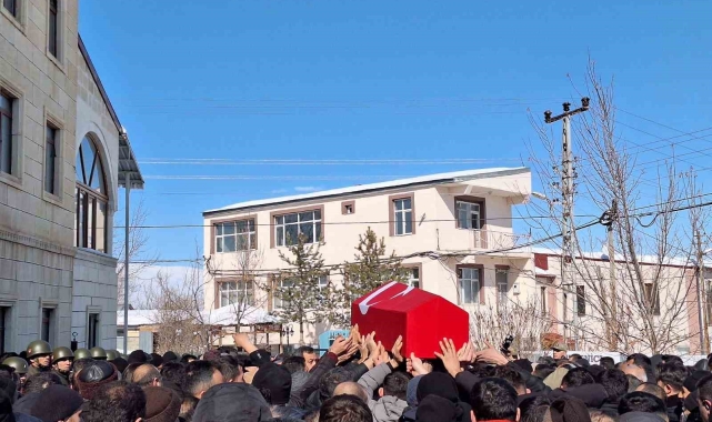 Kazada vefat eden asker toprağa verildi