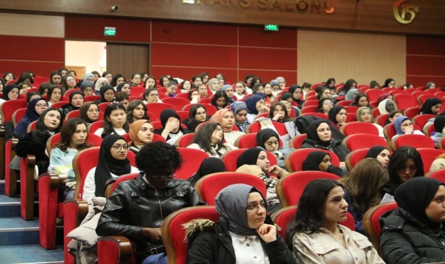 KBÜ'de ebelik öğrencilerine mesleki oryantasyon eğitimi verildi