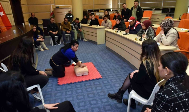 Kepez Belediyesi personeline sertifikalı ilk yardım eğitimi