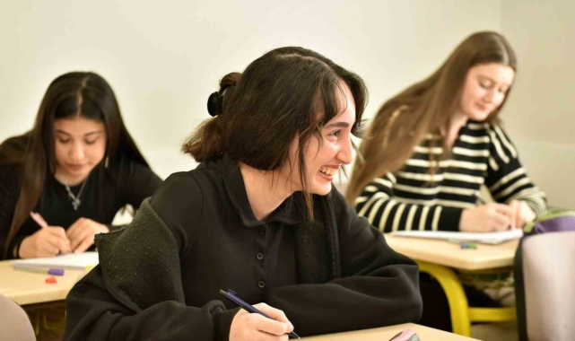 Kepez Belediyesi'nden başarılı öğrencilere VIP sınıf