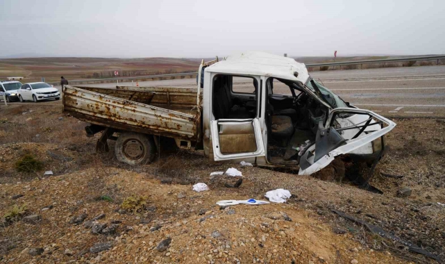 Kırıkkale'de şarampole devrilen kamyonetteki 5 kişi yaralandı