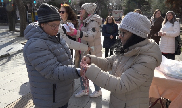 Kırklareli'nde marteniçka bileklikle kansere dikkat çektiler