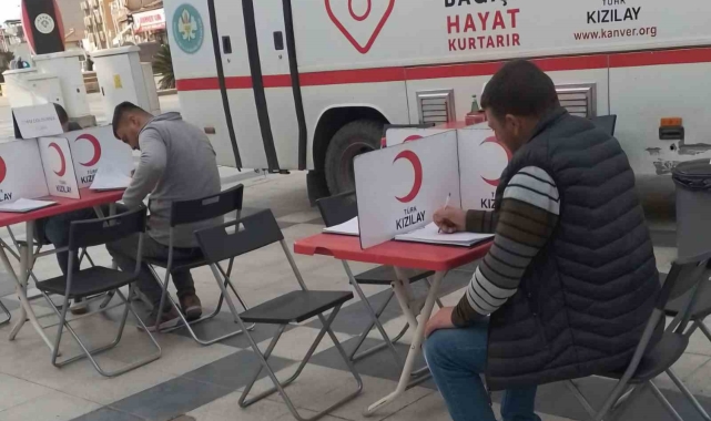 Kızılay dondurucu soğuğa rağmen kan bağış kampanyasına ara vermedi