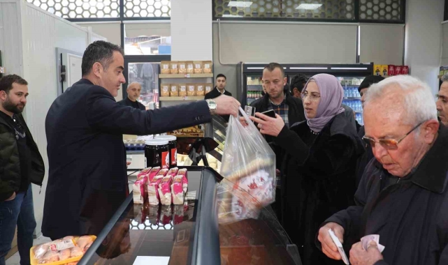 Koçarlı Market ilk günden yoğun ilgi gördü