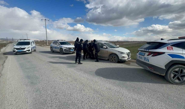 Konya'da polisten kaçan şüpheli kovalamaca sonucu yakalandı