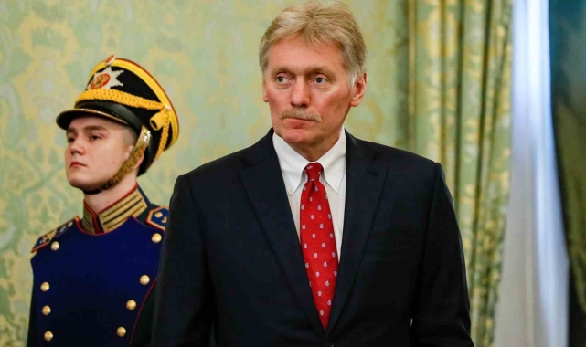 Kremlin'den "Birliklerimizi Ukrayna'ya göndermeye hazırız" diyen İngiltere'ye yanıt: "Endişeyle takip ediyoruz"