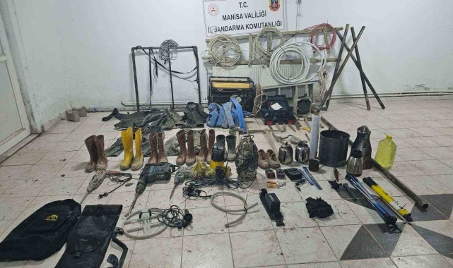 Kula'da kaçak kazıya jandarma engeli