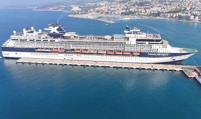 Kuşadası'na Şubat ayının ilk kruvaziyer gemisi 2 bin 161 turist getirdi