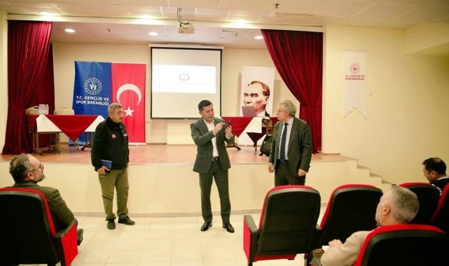 Kuşadası'nda deprem toplantısı gerçekleştirildi