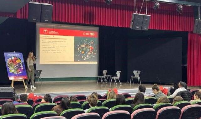 Kuşadası&#039;nda öğrenciler &#039;deniz çöpleri&#039; konusunda bilgilendirildi