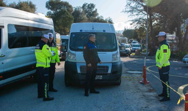 Kuşadası'nda okul servisleri denetimden geçti