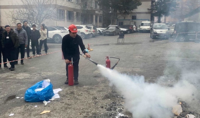 Kütahya Evliya Çelebi Hastanesinde yangına müdahale eğitimleri