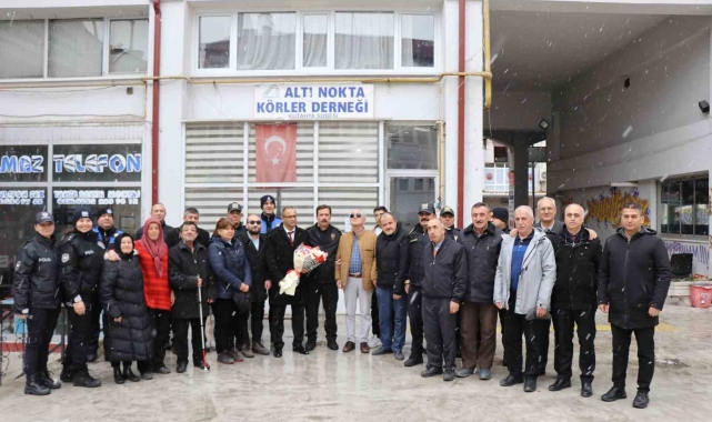 Kütahya İl Emniyet Müdürü Elbir'den Altı Nokta Körler Derneği Kütahya Şubesi'ne anlamlı ziyaret