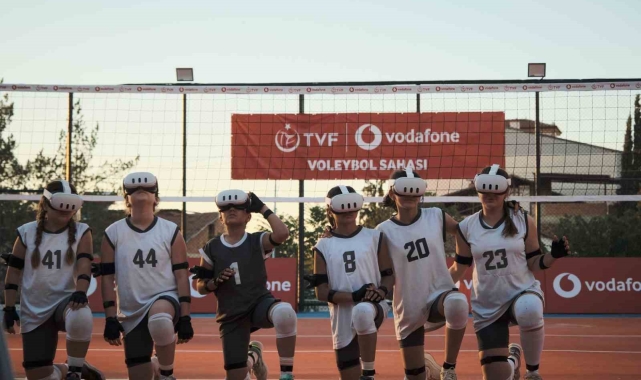 Malatyalı genç voleybolcular ve milli voleybolcular Vodafone 5.5G ile aynı sahada buluştu