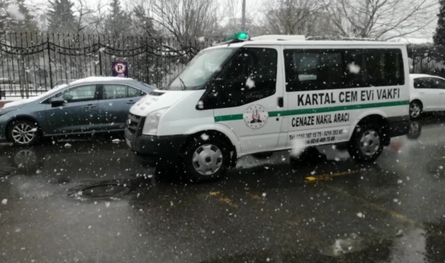 Maltepe&#039;de husumetlisi, 19 yaşındaki gence kurşun yağdırdı