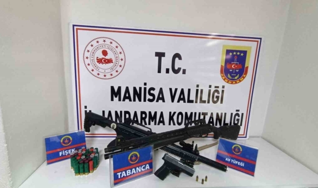 Manisa'da ruhsatsız tabanca ve tüfek ele geçirildi